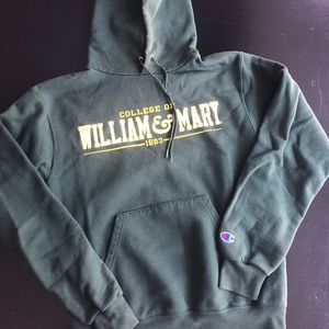 W&M college sweatshirt